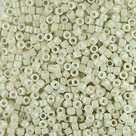 Image of 690DB00-0211V - Delica 11/0 RD Alabaster Glazed Luster